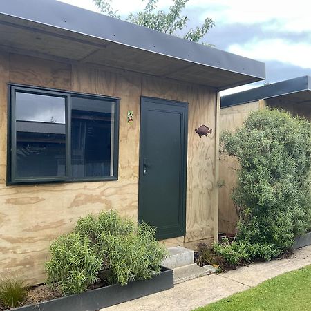 Mountains Edge Cabins Monowai Bagian luar foto