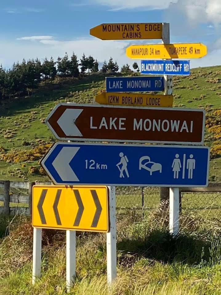 Mountains Edge Cabins Monowai Bagian luar foto