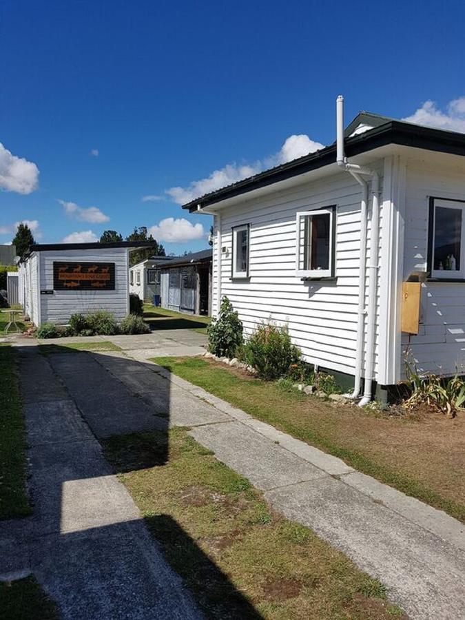 Mountains Edge Cabins Monowai Bagian luar foto