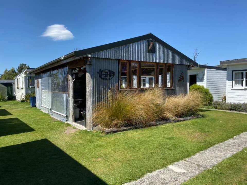 Mountains Edge Cabins Monowai Bagian luar foto