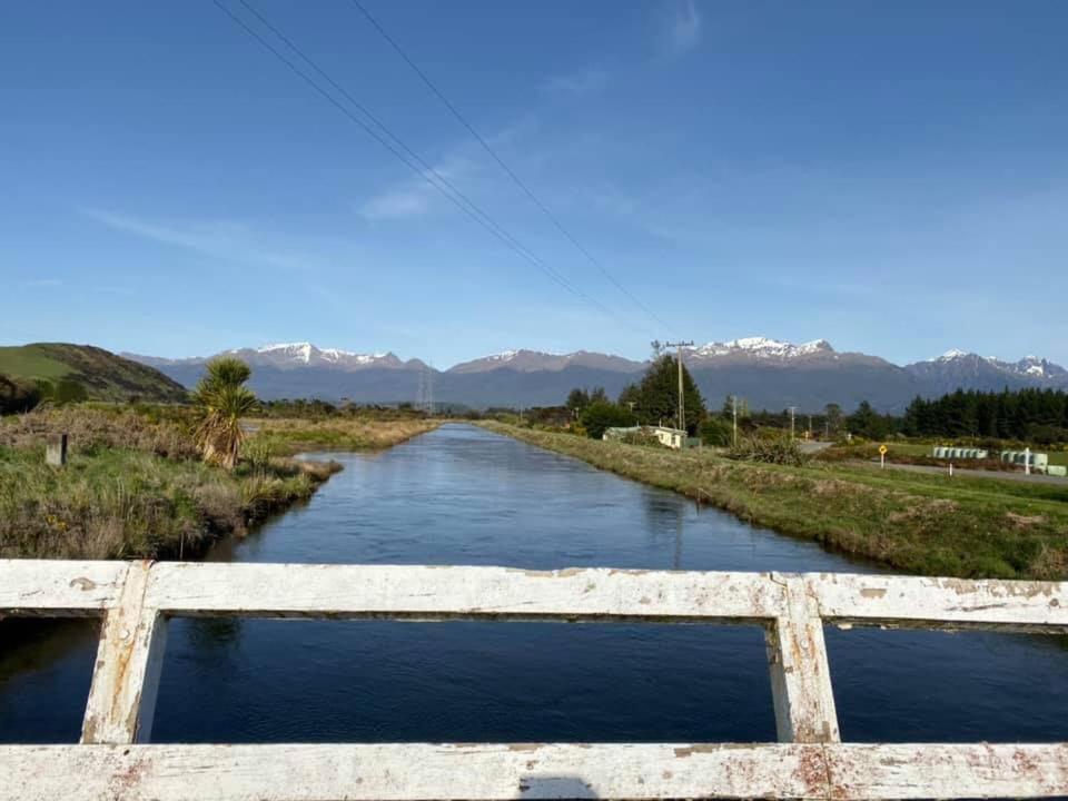 Mountains Edge Cabins Monowai Bagian luar foto