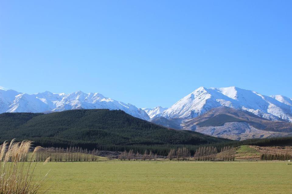 Mountains Edge Cabins Monowai Bagian luar foto